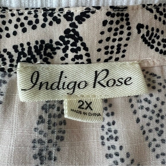2/$30 Indigo Rose Cream and Black Patterned Floral Leaf Blouse - Picture 6 of 11